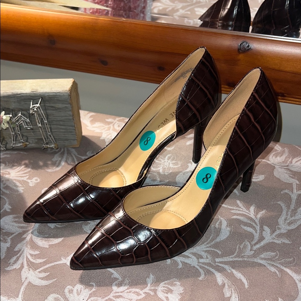 NWOT Nine West Brown Crocodile Kitten Heels